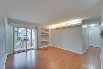 365 Grissom Ct in Hoffman Estates, IL - Building Photo - Building Photo