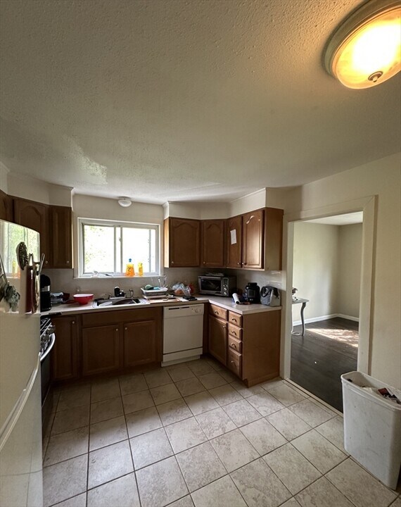 19 Kippy Dr in Newton, MA - Building Photo