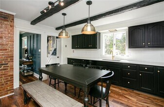 5 Cherry St in Newport, RI - Building Photo - Building Photo