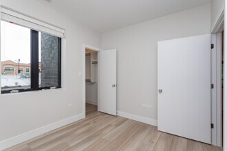 Abode 1214 in Chicago, IL - Building Photo - Building Photo