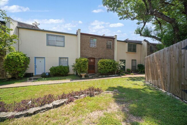 6427 Wurzbach Rd in San Antonio, TX - Building Photo - Building Photo