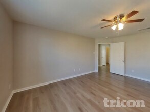 1026 Barrymore Ln in Duncanville, TX - Foto de edificio - Building Photo