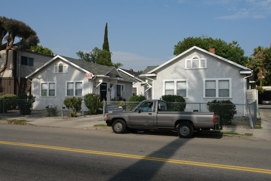 716-720 N Ardmore Ave in Los Angeles, CA - Building Photo