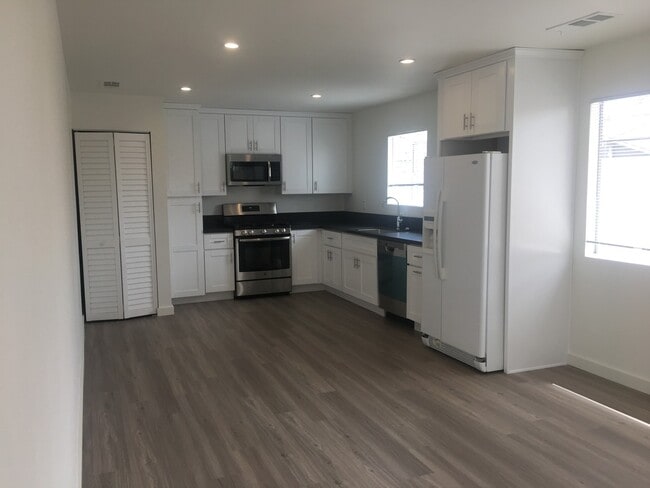 1451-1451-1451-1452 Hornblend St in San Diego, CA - Building Photo - Building Photo