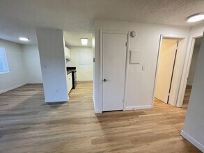 9021 E Liberty Ave in Millwood, WA - Building Photo - Building Photo