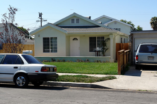 564 E Hillsdale St in Inglewood, CA - Building Photo - Building Photo