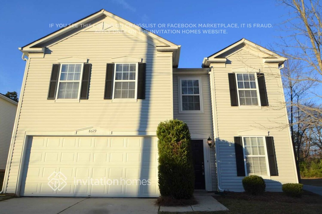 8629 Rockmoor Ridge Rd in Charlotte, NC - Building Photo