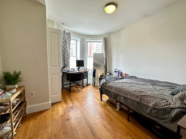 836 Huntington Ave in Boston, MA - Foto de edificio - Building Photo