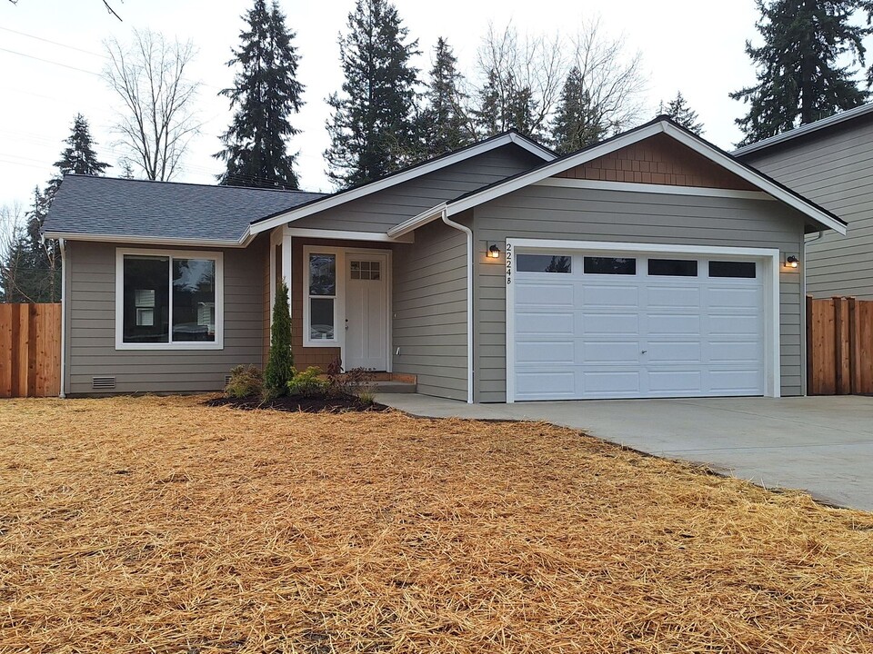 2224 Sturgeon Dr-Unit -Unit B in Marysville, WA - Building Photo