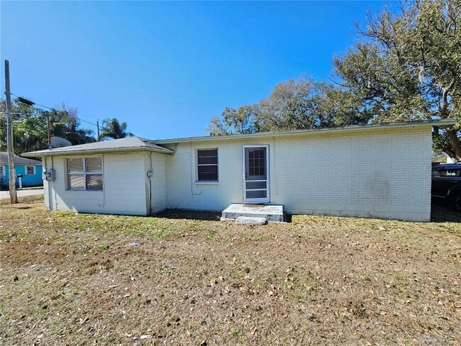 property at 103 W Carver St