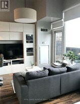 55 E Liberty St in Toronto, ON - Building Photo