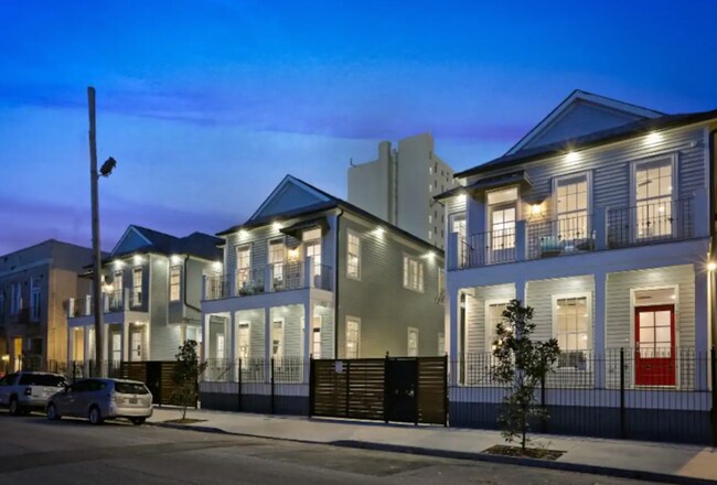 1222 Carondelet St-Unit -Q.1348148 in New Orleans, LA - Foto de edificio - Building Photo