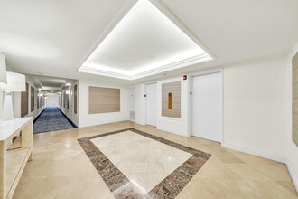 250 Bradley Pl in Palm Beach, FL - Building Photo - Building Photo