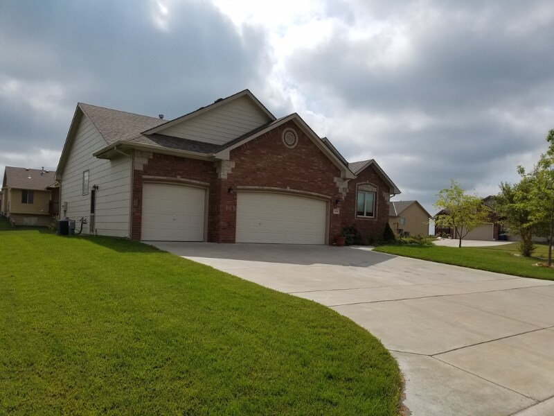 12636 E Cherry Creek Ct in Wichita, KS - Building Photo