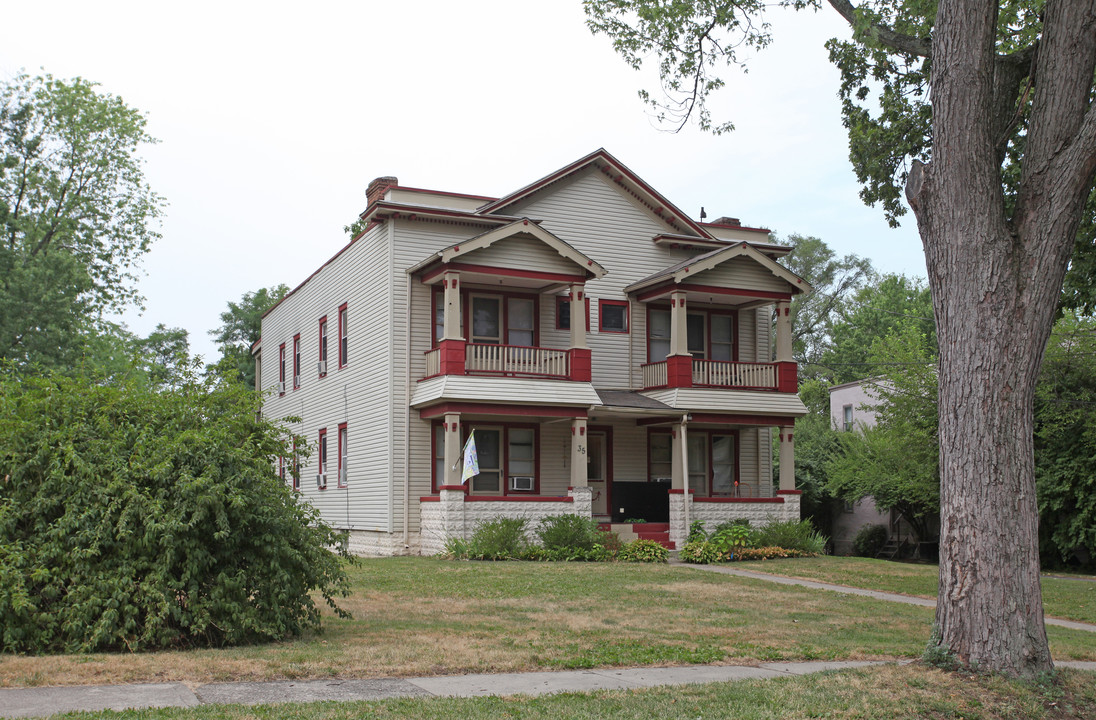 35 Sherry Rd in Wyoming, OH - Building Photo