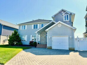 24 Ocean Dr W in Brigantine, NJ - Building Photo - Building Photo