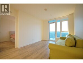 318 Alderson Ave in Coquitlam, BC - Building Photo - Building Photo