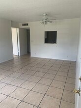 4240 Woodside Dr in Coral Springs, FL - Building Photo - Building Photo