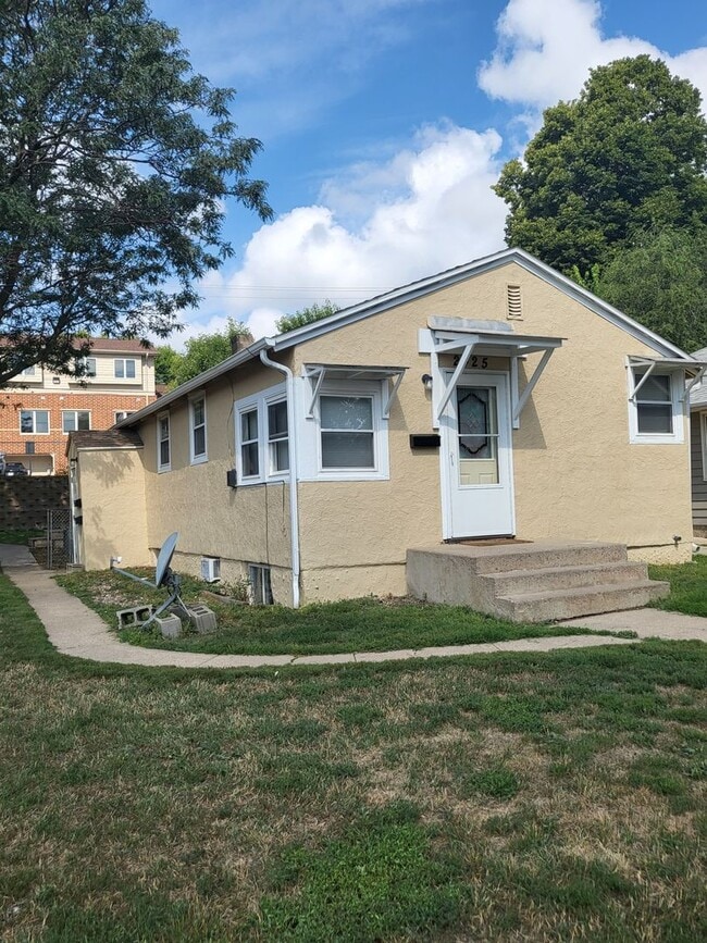 2425 S Norton Ave