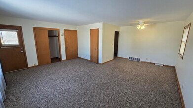 11325 W Center St in Wauwatosa, WI - Building Photo - Building Photo