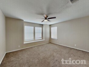 7307 Circle Farm in San Antonio, TX - Foto de edificio - Building Photo