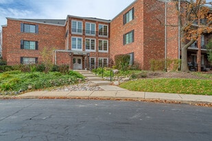 520 Biesterfield Rd in Elk Grove Village, IL - Building Photo