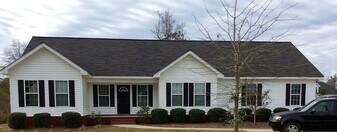 5755 Burkhalter Rd in Statesboro, GA - Building Photo