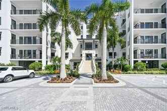 1111 Central Ave in Naples, FL - Building Photo - Building Photo