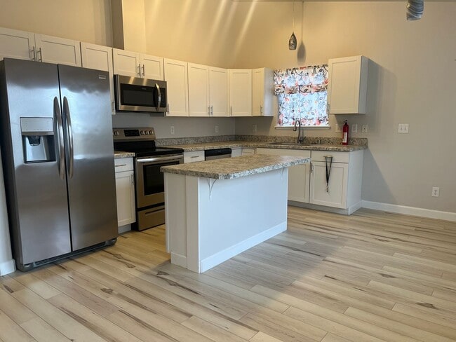 8518 Dunlap Ct in Anchorage, AK - Building Photo - Building Photo