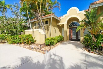 627 Soliel Dr in Naples, FL - Foto de edificio - Building Photo