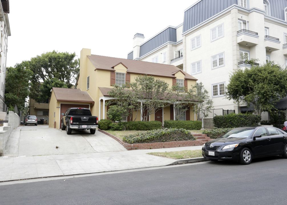 1383 Midvale Ave in Los Angeles, CA - Building Photo