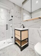 207 E 4th St, Unit 3A in New York, NY - Foto de edificio - Building Photo