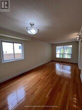 202 Billings Crescent in Newmarket, ON - Building Photo - Building Photo