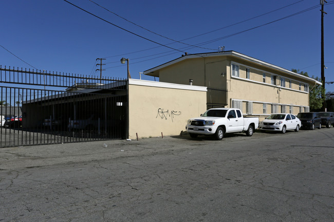 1601 N Bulls in Compton, CA - Foto de edificio - Building Photo