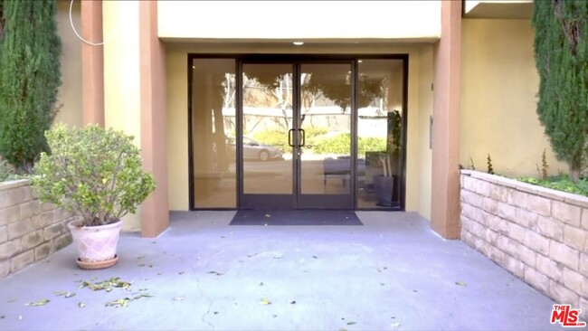 property at 825 Le Doux Rd