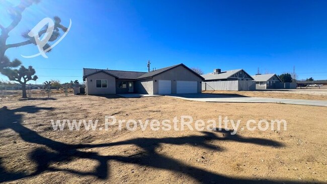 13985 Smoketree St in Hesperia, CA - Building Photo - Building Photo