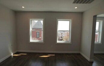 318 Princeton St, Unit #2 in Boston, MA - Foto de edificio - Building Photo