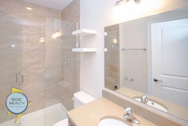 643 W Deming Pl, Unit GF in Chicago, IL - Building Photo - Building Photo