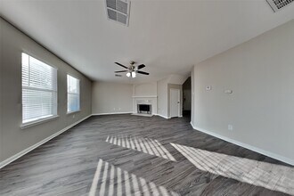 32339 Summer Park Ln in Conroe, TX - Building Photo - Building Photo