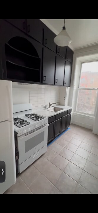 221 Hancock St in Brooklyn, NY - Building Photo