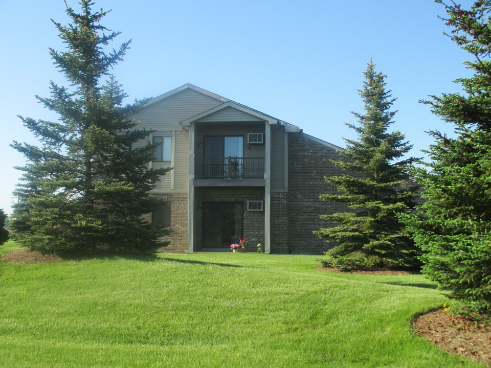 Montgomery Square Apartments in Germantown, WI - Building Photo