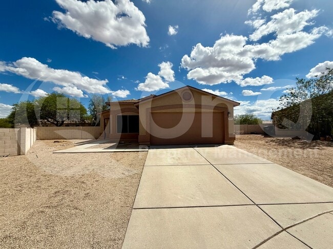 8149 S Sunny River Pl in Tucson, AZ - Foto de edificio - Building Photo