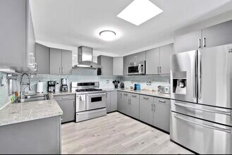 19441 NE 19th Ave in Miami, FL - Building Photo - Building Photo