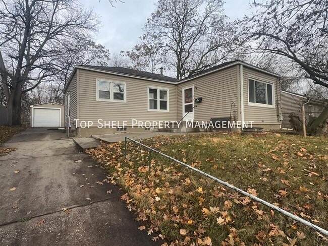 property at 2823 Holcomb Ave