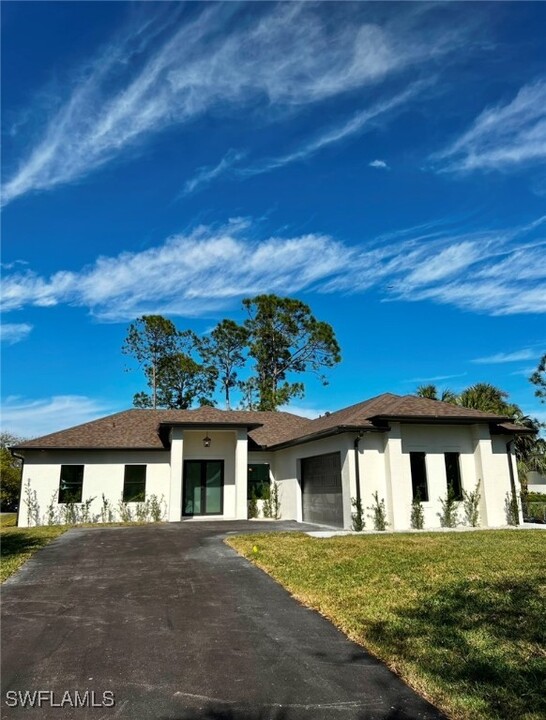 2391 6th Ave SE in Naples, FL - Building Photo