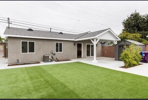 2835 Pacific Ave in Long Beach, CA - Building Photo