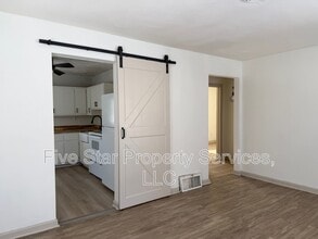 3036 Louise Ln in Springfield, IL - Building Photo - Building Photo