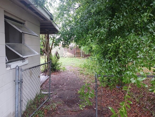 230 Lee Dr in Orange Park, FL - Foto de edificio - Building Photo