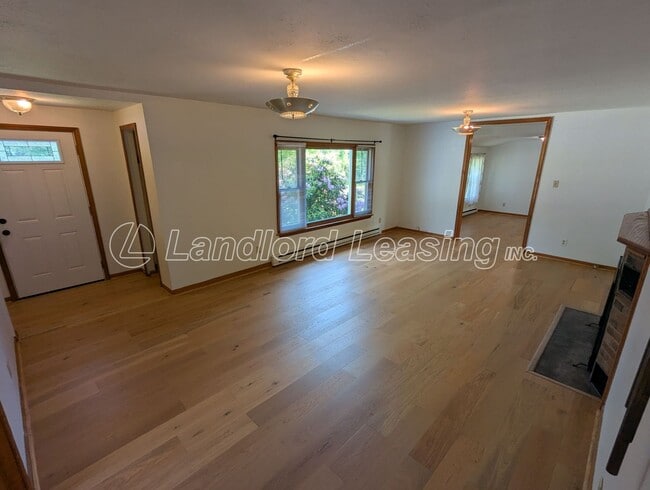 8807 Furnace Rd in Vermilion, OH - Building Photo - Building Photo