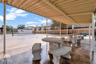 6215 Indiana Ave in Lubbock, TX - Foto de edificio - Building Photo